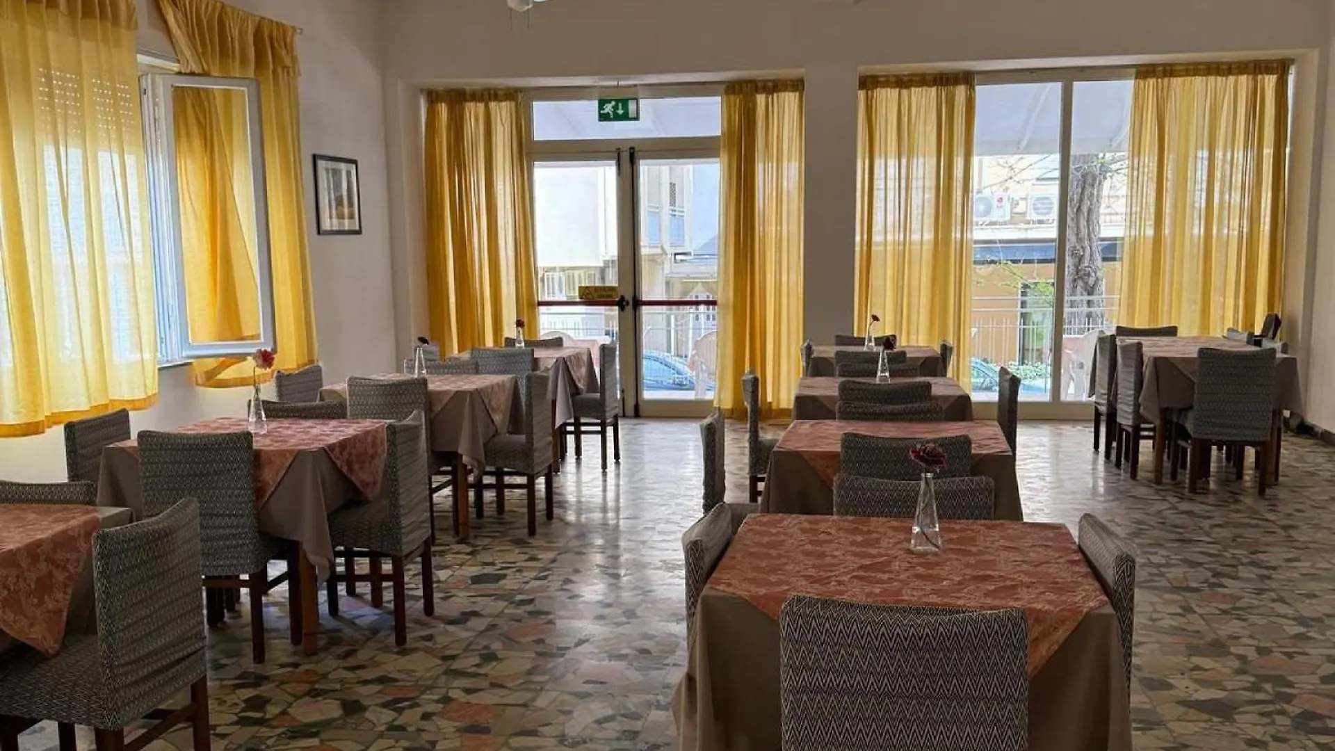 Hotel Nives Rimini 3*,  Italy